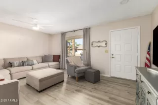 Photo #6: 6958649 Listing