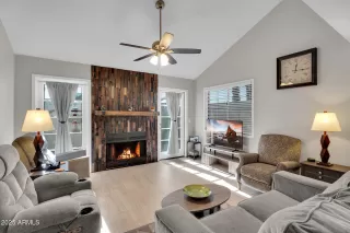 Photo #6: 6959077 Listing