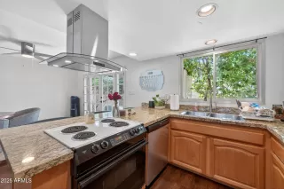 Photo #5: 6959119 Listing