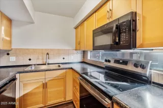 Photo #5: 6960001 Listing