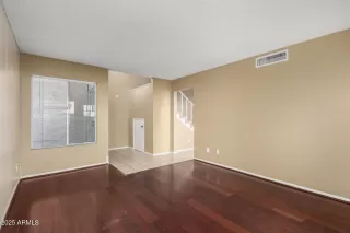 Photo #5: 6960106 Listing 