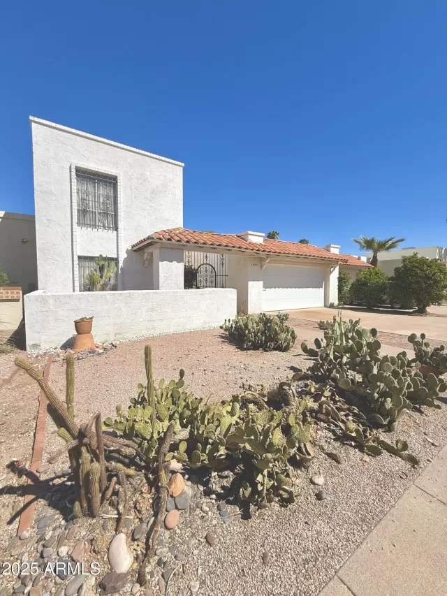 MLS: 6960112 Condo For Sale