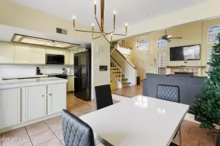 Photo #5: 6960678 Listing 