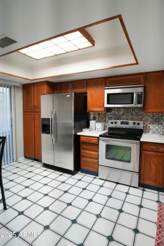 Photo #5: 6960956 Listing 