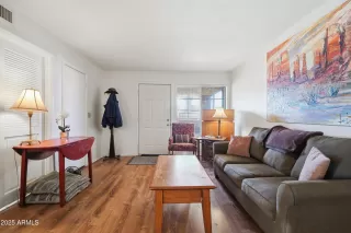 Photo #5: 6961966 Listing 