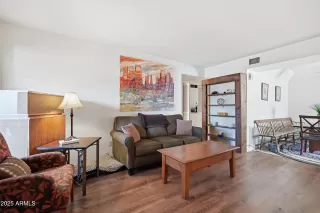 Photo #6: 6961966 Listing 