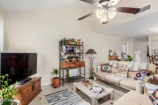 Photo #3: 6961972 Listing