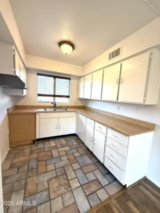 Photo #4: 6962960 Listing 