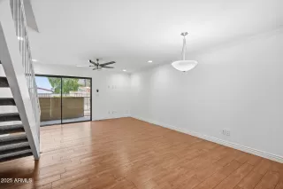 Photo #4: 6963000 Listing 