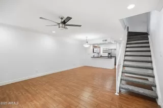 Photo #6: 6963000 Listing 