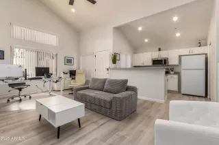 Photo #5: 6963791 Listing