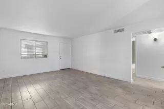 Photo #5: 6965054 Listing