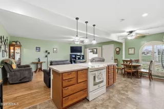 Photo #5: 6965943 Listing