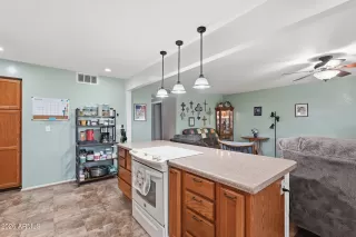 Photo #6: 6965943 Listing