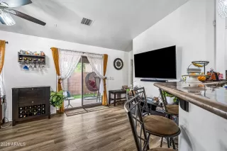 Photo #5: 6966435 Listing