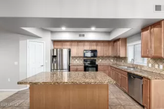 Photo #5: 6966549 Listing