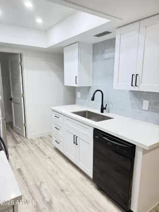 Photo #5: 6967882 Listing 