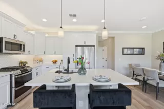 Photo #3: 6968190 Listing 