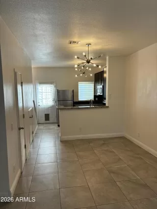 Photo #3: 6968614 Listing 