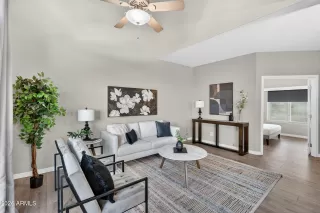 Photo #6: 6968641 Listing 