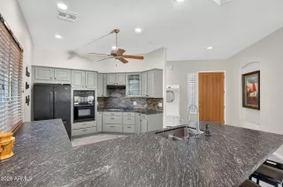 Photo #5: 6968786 Listing 