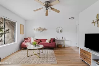 Photo #5: 6971389 Listing