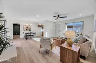 Photo #5: 6971873 Listing