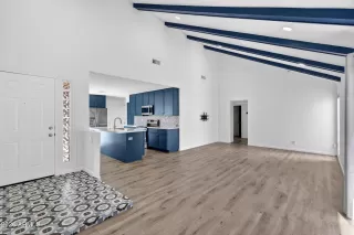 Photo #5: 6972348 Listing