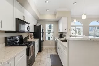 Photo #5: 6972883 Listing