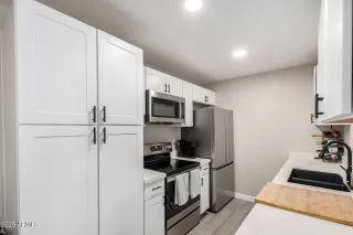 Photo #5: 6972984 Listing 