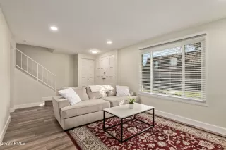 Photo #4: 6973200 Listing