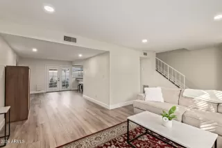 Photo #5: 6973200 Listing