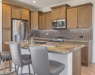 Photo #5: 6973532 Listing