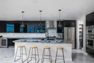 Photo #4: 6973896 Listing