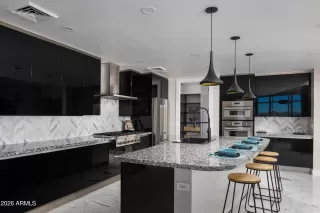 Photo #5: 6973896 Listing