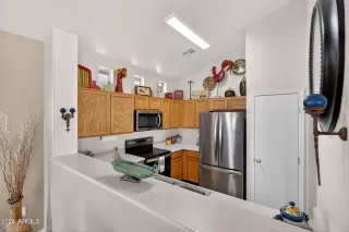 Photo #6: 6974117 Listing