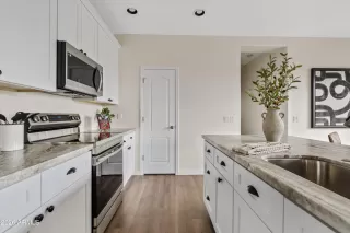 Photo #6: 6974535 Listing 