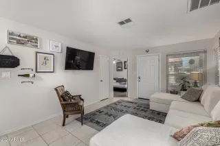 Photo #5: 6975758 Listing 