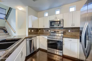 Photo #3: 6976119 Listing 