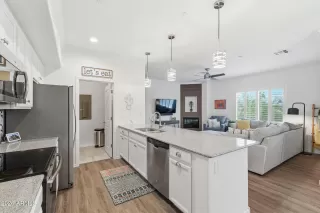 Photo #5: 6976258 Listing