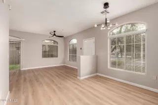 Photo #4: 6976303 Listing