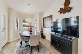 Photo #4: 6976397 Listing