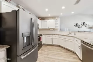 Photo #5: 6976397 Listing