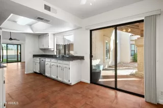 Photo #6: 6976705 Listing