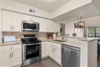 Photo #3: 6977142 Listing