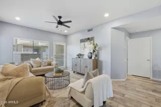 Photo #5: 6977808 Listing 