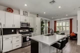 Photo #2: 6978556 Listing 