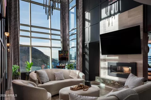 MLS: 6979653 Condo For Sale