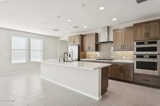 MLS: 6979681 Condo For Sale