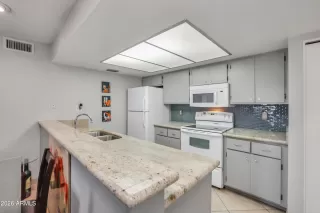 Photo #4: 6980072 Listing 